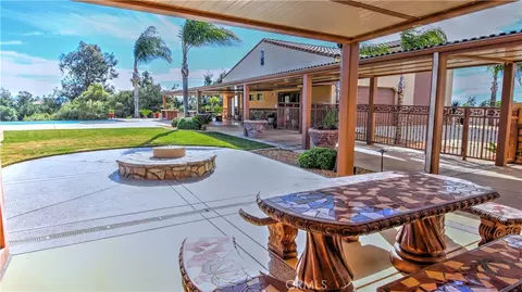 Exterior - 923 Union St, Beaumont, CA 92223 photo 4 of 11
