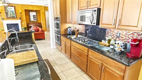 Kitchen - 923 Union St, Beaumont, CA 92223 photo 2 of 6