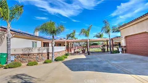 Exterior - 923 Union St, Beaumont, CA 92223 photo 3 of 11