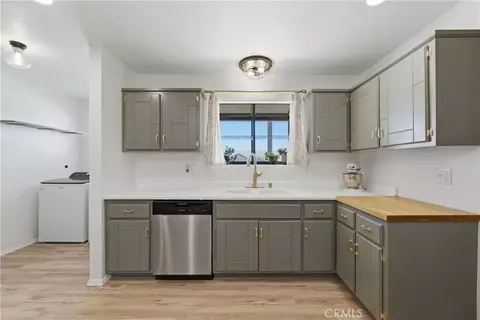 Kitchen - 16239 Chippewa, Apple Valley, CA 92307 photo 6 of 7