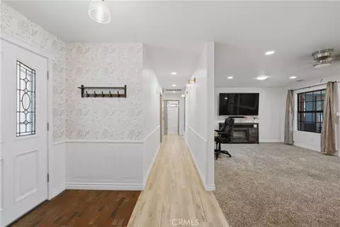 Entry Way - 16239 Chippewa, Apple Valley, CA 92307 photo 4 of 7