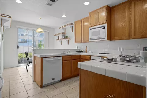 Kitchen - 1064 Brookfield Pl, Glendora, CA 91741 photo 2 of 3