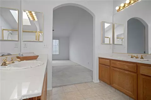 Bath - 1064 Brookfield Pl, Glendora, CA 91741 photo 4 of 5
