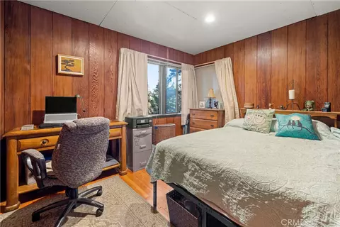 Bedroom - 964 Chateau Dr, Crestline, CA 92325 photo 1 of 3