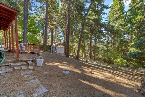 Exterior - 964 Chateau Dr, Crestline, CA 92325 photo 3 of 5