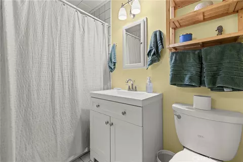 Bath - 964 Chateau Dr, Crestline, CA 92325 photo 1 of 1