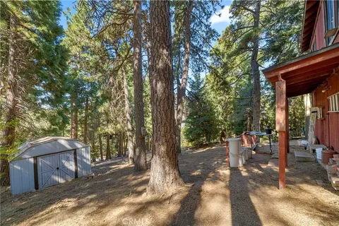 Exterior - 964 Chateau Dr, Crestline, CA 92325 photo 4 of 5