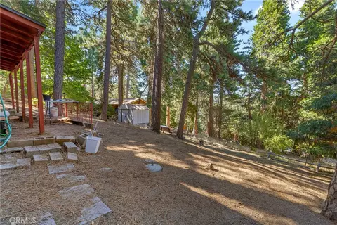 Exterior - 964 Chateau Dr, Crestline, CA 92325 photo 3 of 6