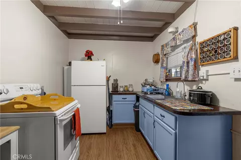 Kitchen - 964 Chateau Dr, Crestline, CA 92325 photo 1 of 2