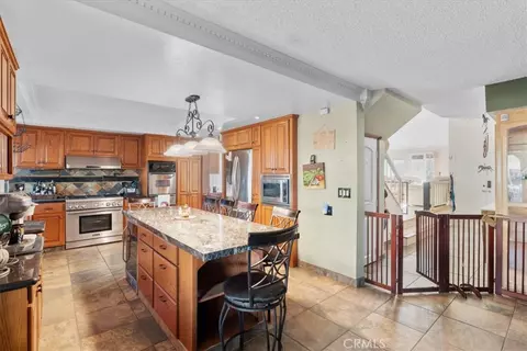 Kitchen - 6046 Peridot Ave, Rancho Cucamonga, CA 91701 photo 3 of 5