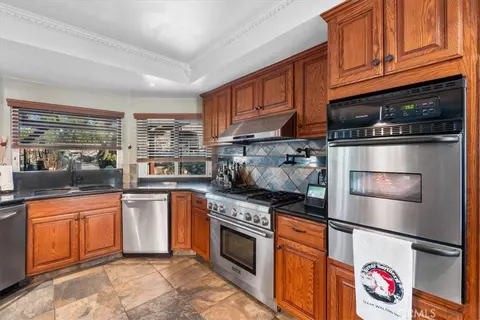 Kitchen - 6046 Peridot Ave, Rancho Cucamonga, CA 91701 photo 1 of 5
