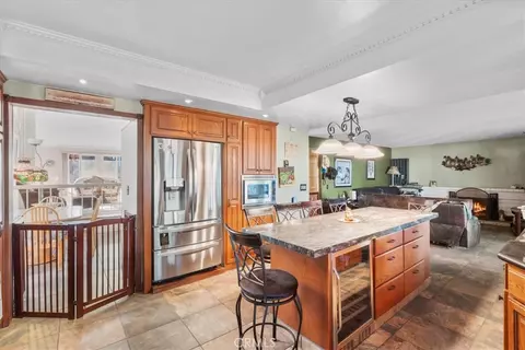Kitchen - 6046 Peridot Ave, Rancho Cucamonga, CA 91701 photo 4 of 5
