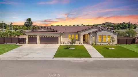 Exterior - 7928 Featherstone Ct, Riverside, CA 92506 photo 2 of 5