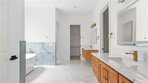 Bath - 7928 Featherstone Ct, Riverside, CA 92506 photo 4 of 4