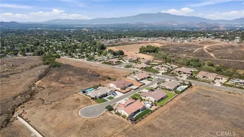 View/Area - 7928 Featherstone Ct, Riverside, CA 92506 photo 4 of 6