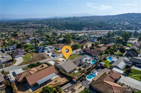 View/Area - 14407 Laurel Dr, Riverside, CA 92503 photo 4 of 5