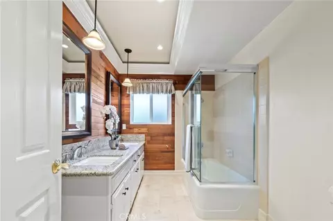 Bath - 956 W 14th St, Upland, CA 91786 photo 3 of 4