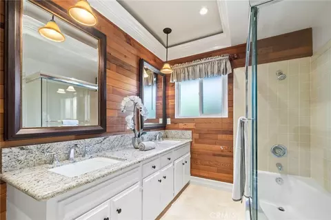 Bath - 956 W 14th St, Upland, CA 91786 photo 4 of 4