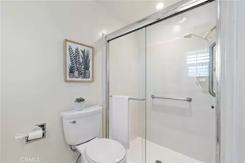 Bath - 956 W 14th St, Upland, CA 91786 photo 2 of 4