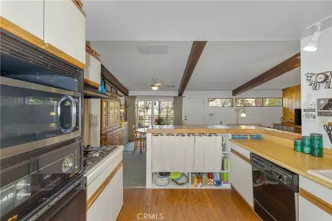 Kitchen - 1830 Pasadena Glen Rd, Pasadena, CA 91107 photo 2 of 2