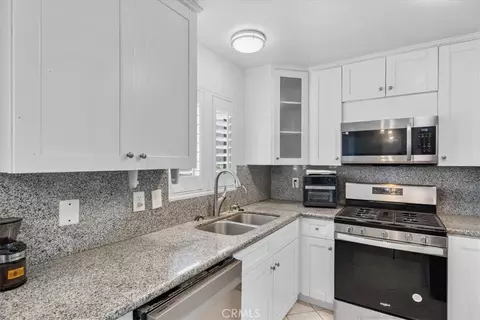 Kitchen - 4336 Walnut #E, Baldwin Park, CA 91706 photo 3 of 5
