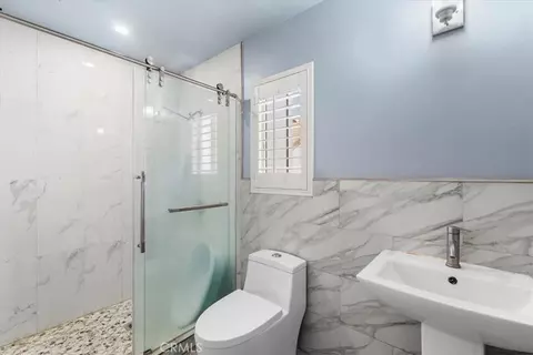 Bath - 4336 Walnut #E, Baldwin Park, CA 91706 photo 4 of 4