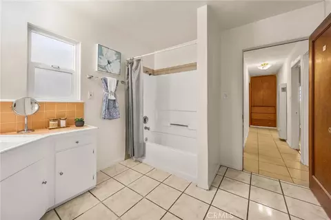 Bath - 620 Church St, Redlands, CA 92374 photo 2 of 3