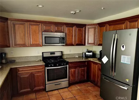 Kitchen - 7845 Oak Ct, Highland, CA 92346 photo 1 of 1