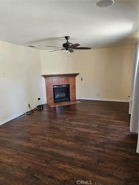 Living - 7845 Oak Ct, Highland, CA 92346 photo 4 of 4