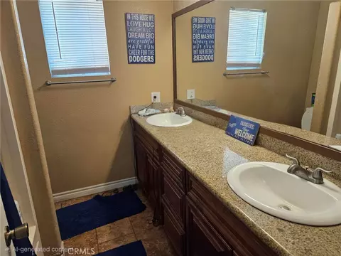 Bath - 7845 Oak Ct, Highland, CA 92346 photo 1 of 3