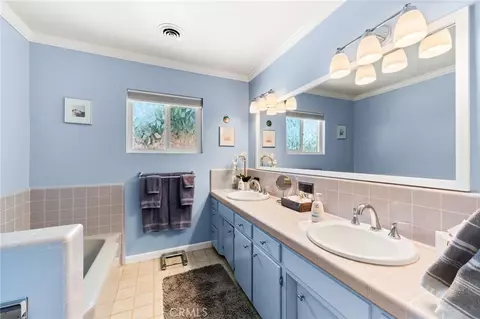 Bath - 2449 Euclid Cres E, Upland, CA 91784 photo 3 of 3