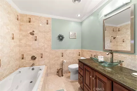 Bath - 2449 Euclid Cres E, Upland, CA 91784 photo 2 of 3