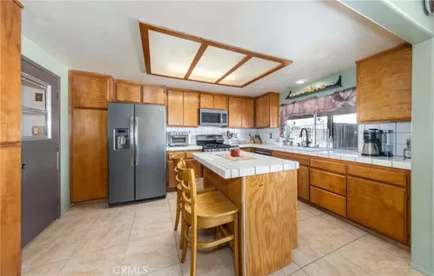 Kitchen - 11090 Pinon, Hesperia, CA 92345 photo 2 of 2