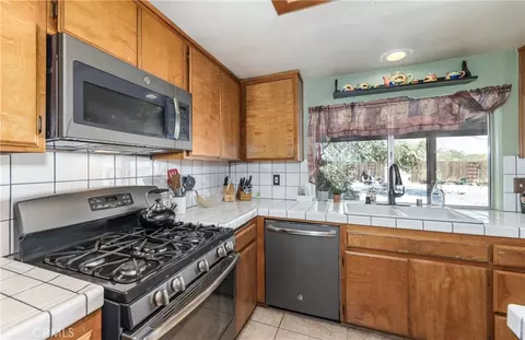 Kitchen - 11090 Pinon, Hesperia, CA 92345 photo 1 of 2