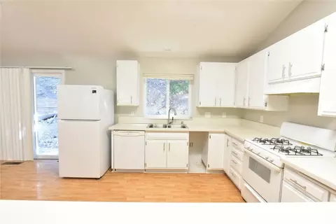 Kitchen - 177 Dart Canyon Rd, Crestline, CA 92325 photo 2 of 2