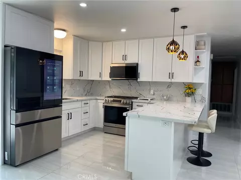Kitchen - 11995 Jamacha, Apple Valley, CA 92308 photo 2 of 4