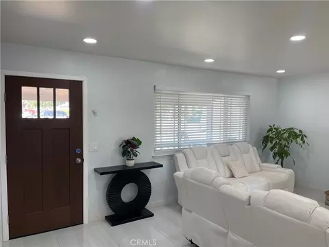 Entry Way - 11995 Jamacha, Apple Valley, CA 92308 photo 2 of 3