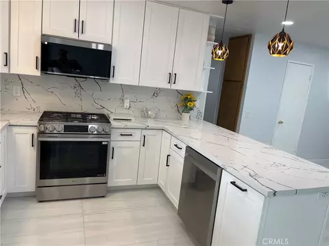 Kitchen - 11995 Jamacha, Apple Valley, CA 92308 photo 3 of 4