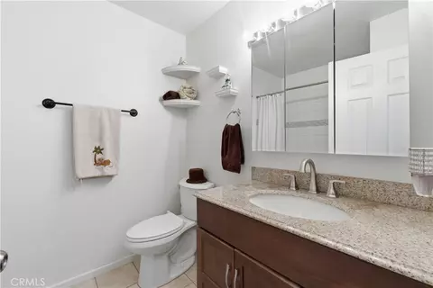 Bath - 4871 Jackson St #C, Riverside, CA 92503 photo 2 of 2