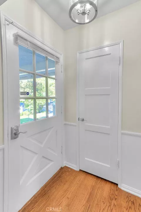 Entry Way - 537 Jamestown, Burbank, CA 91504 photo 3 of 3
