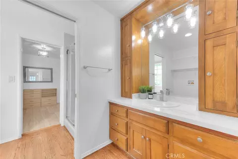 Bath - 537 Jamestown, Burbank, CA 91504 photo 2 of 12