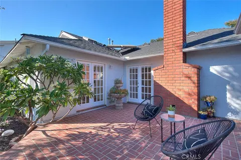 Exterior - 537 Jamestown, Burbank, CA 91504 photo 4 of 16