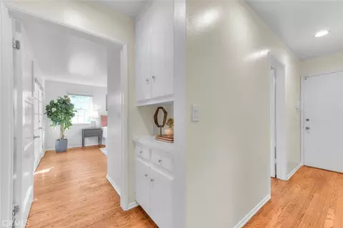 Entry Way - 537 Jamestown, Burbank, CA 91504 photo 2 of 3