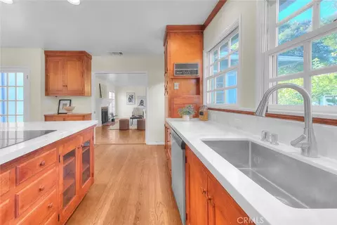 Kitchen - 537 Jamestown, Burbank, CA 91504 photo 4 of 5