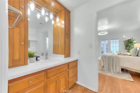 Bath - 537 Jamestown, Burbank, CA 91504 photo 3 of 12