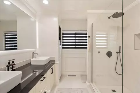 Bath - 541 Davis, Glendale, CA 91201 photo 2 of 4