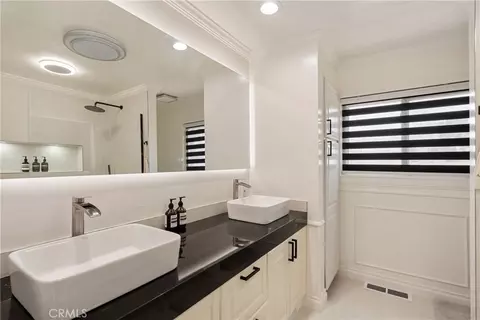 Bath - 541 Davis, Glendale, CA 91201 photo 1 of 4