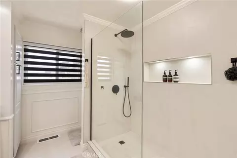 Bath - 541 Davis, Glendale, CA 91201 photo 3 of 4