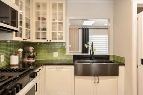 Kitchen - 541 Davis, Glendale, CA 91201 photo 6 of 6
