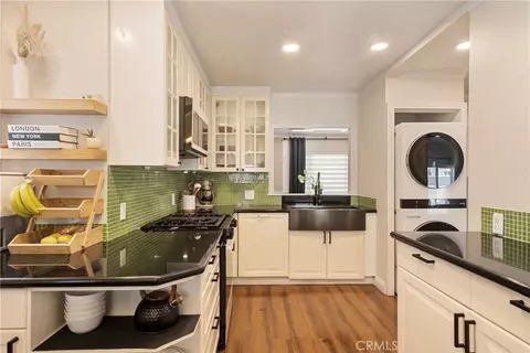 Kitchen - 541 Davis, Glendale, CA 91201 photo 4 of 6